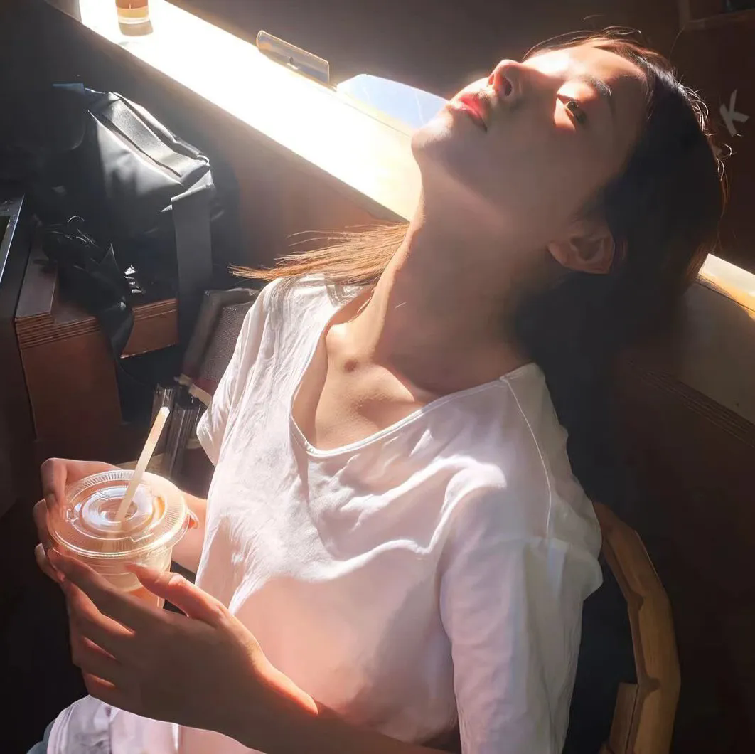 千金小姐她不装了千金小姐每天都在装穷